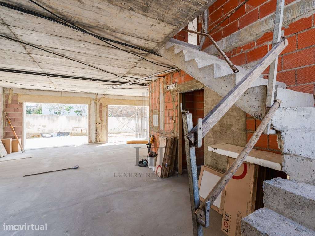 Moradia T4 de Luxo com Piscina Privativa e Jardim | Mafra-51