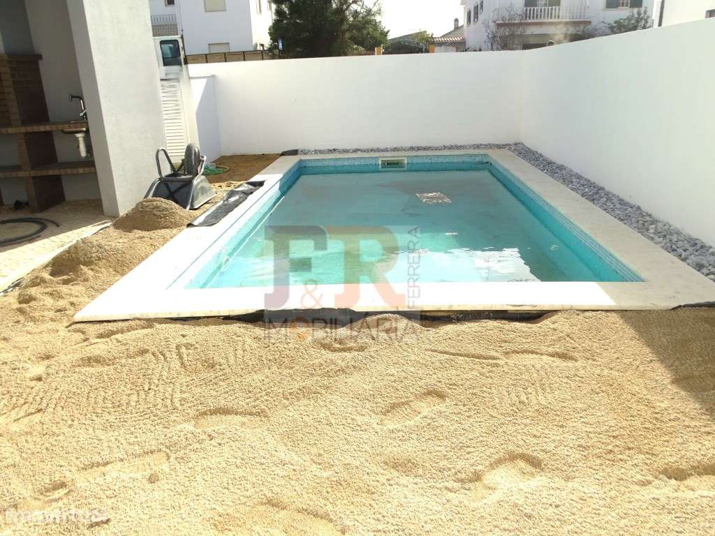 Moradia isoladaT4 com Garagem e Piscina. Fernão Ferro - Grande imagem: 5/39