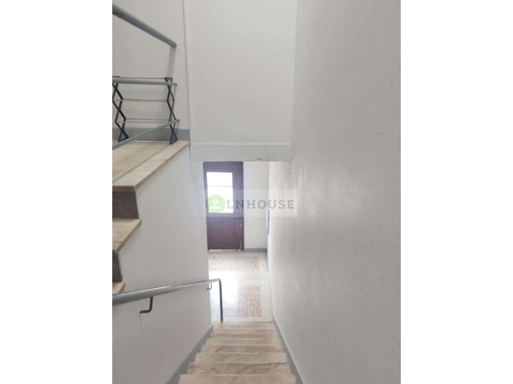 Apartamento T2 com terraço para venda no centro de Vila Real de San...-23