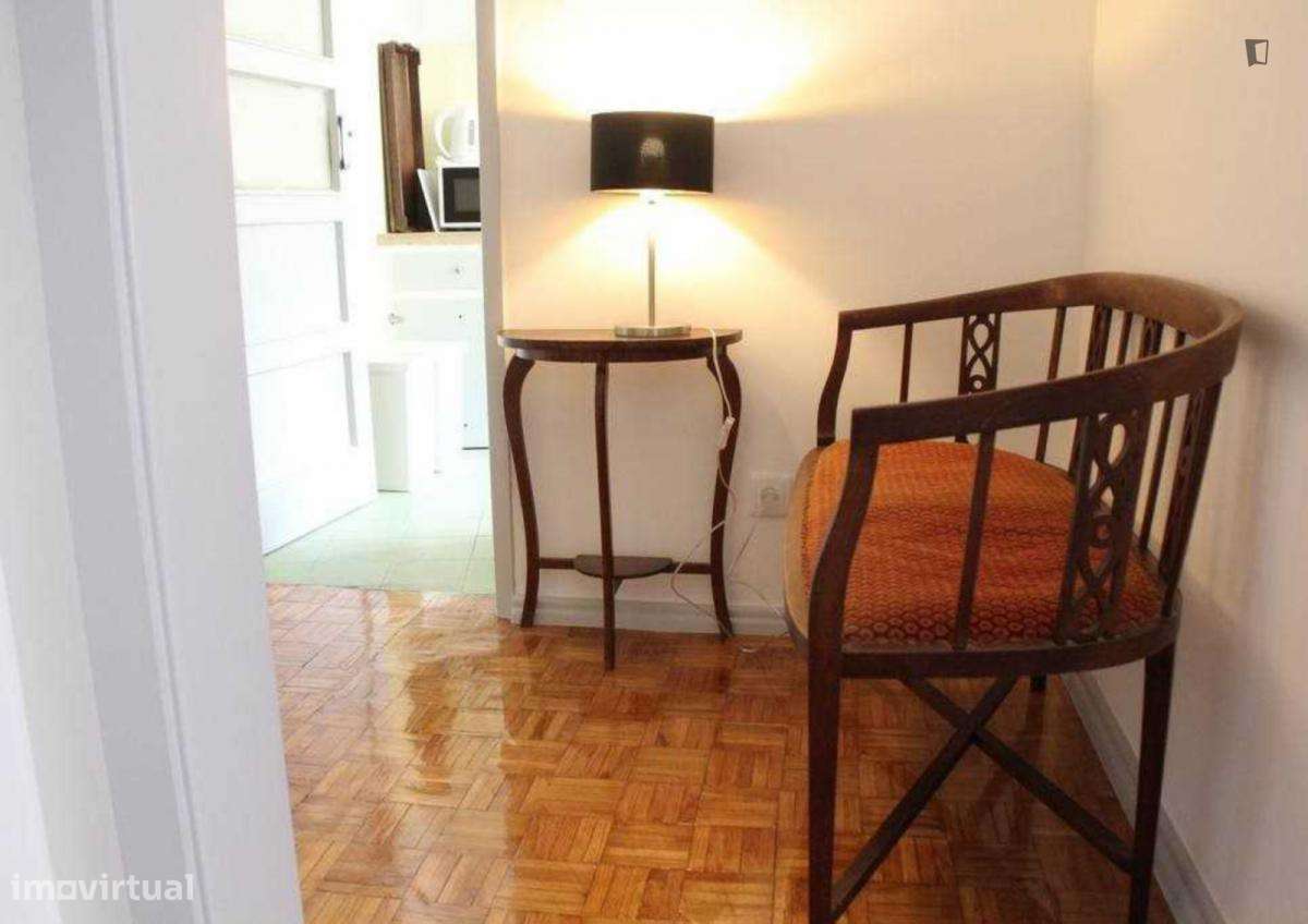 Quarto - localizado em Anjos Lisbon - Grande imagem: 4/10