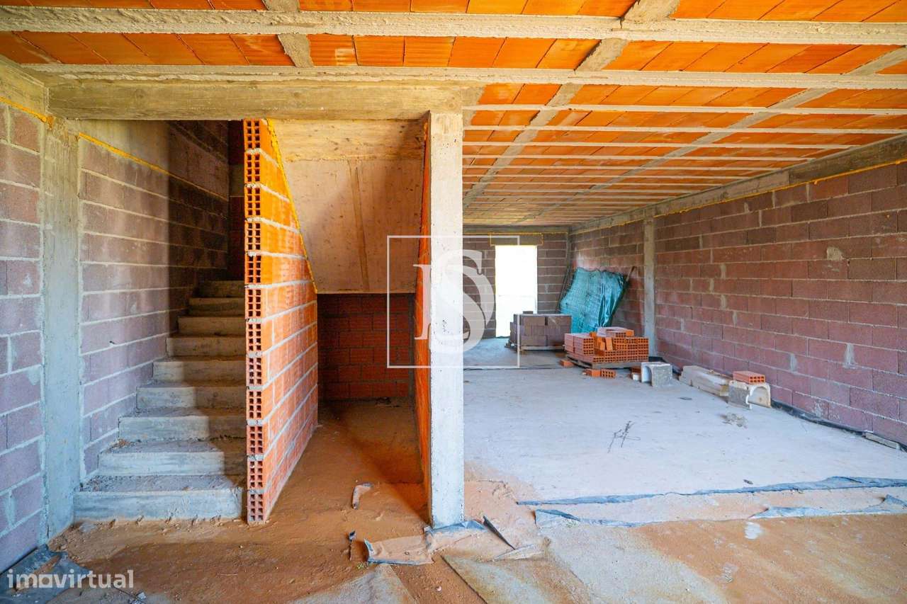 Moradia T3 por terminar | Elevado potencial de investimento-9