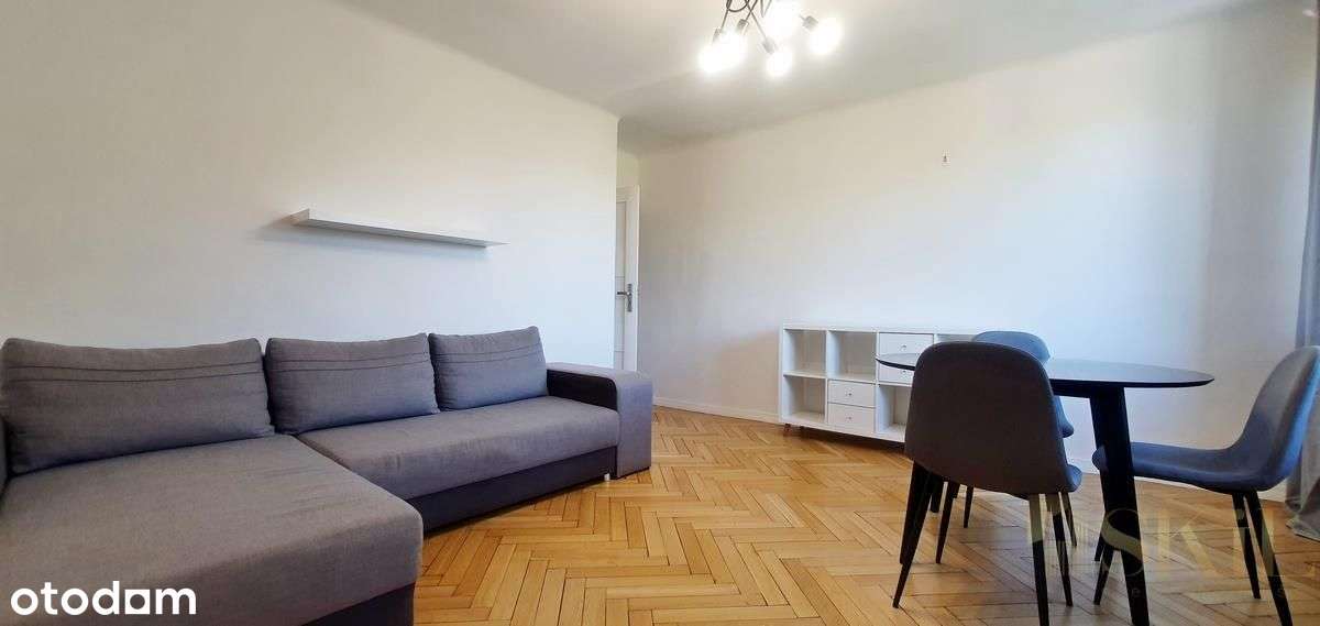 Przy dworcu Łódź Fabryczna, miejsce parkingowe. - Pełny obrazek: 4/14