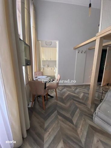 Apartament regim hotelierzi, amenajat cu designer-langa Primaria Arad