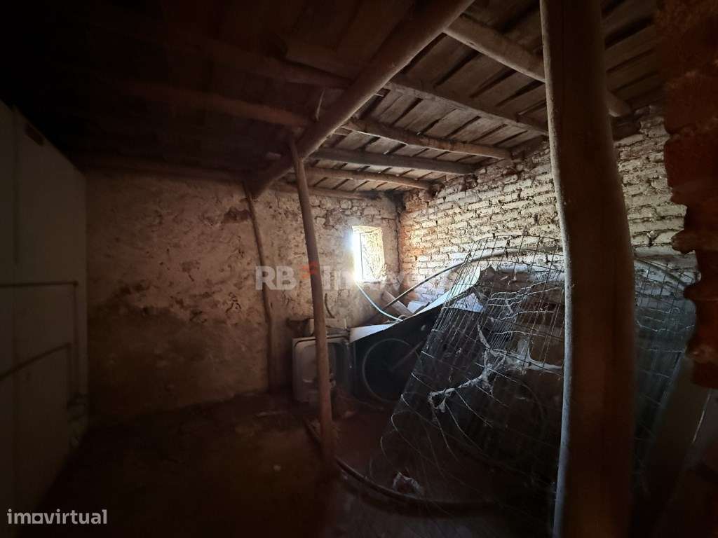 Moradia T3 p/ Recuperar em Pena - Chancelaria, Torres Novas-6
