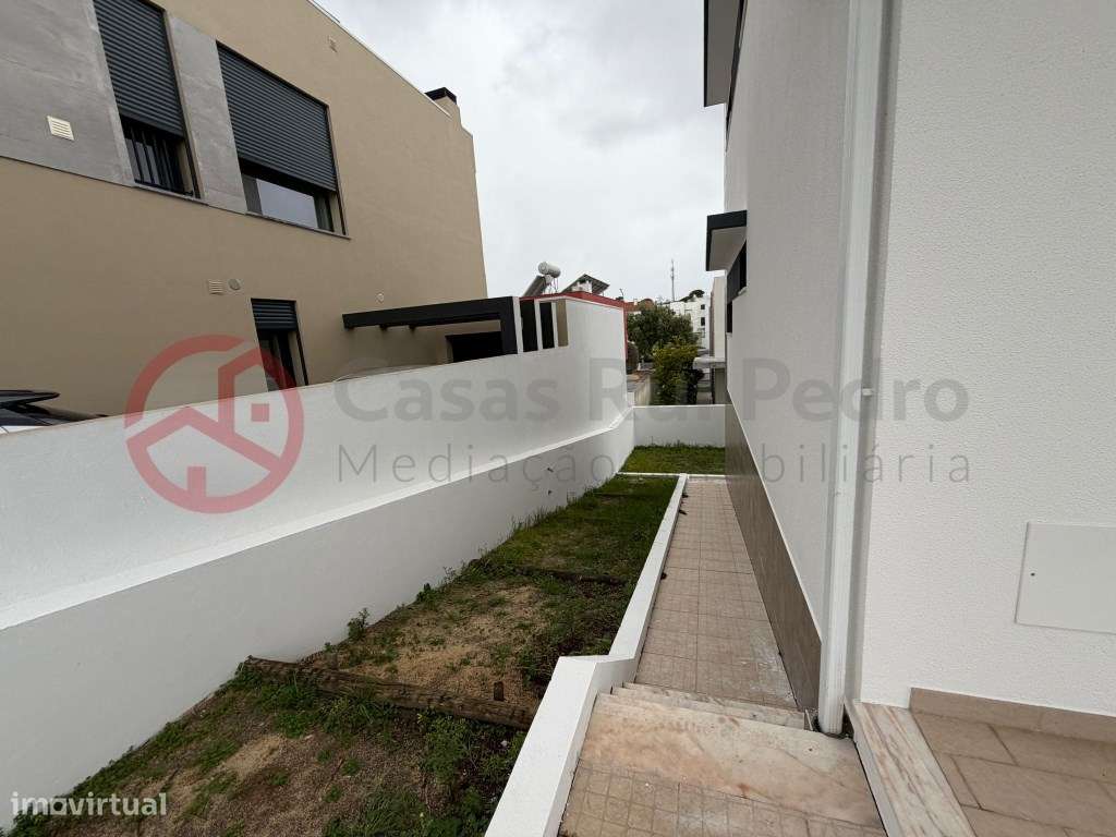 Moradia T5 remodelada no Feijó, Almada-9