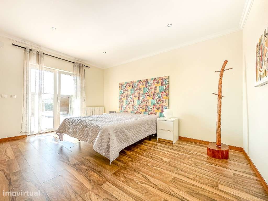 Vende-se moradia T8 junto á Praia da Assenta-9