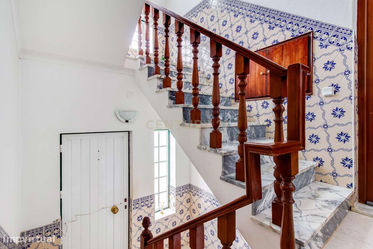 Prédio com 2 apartamentos+garagem+terreno-19