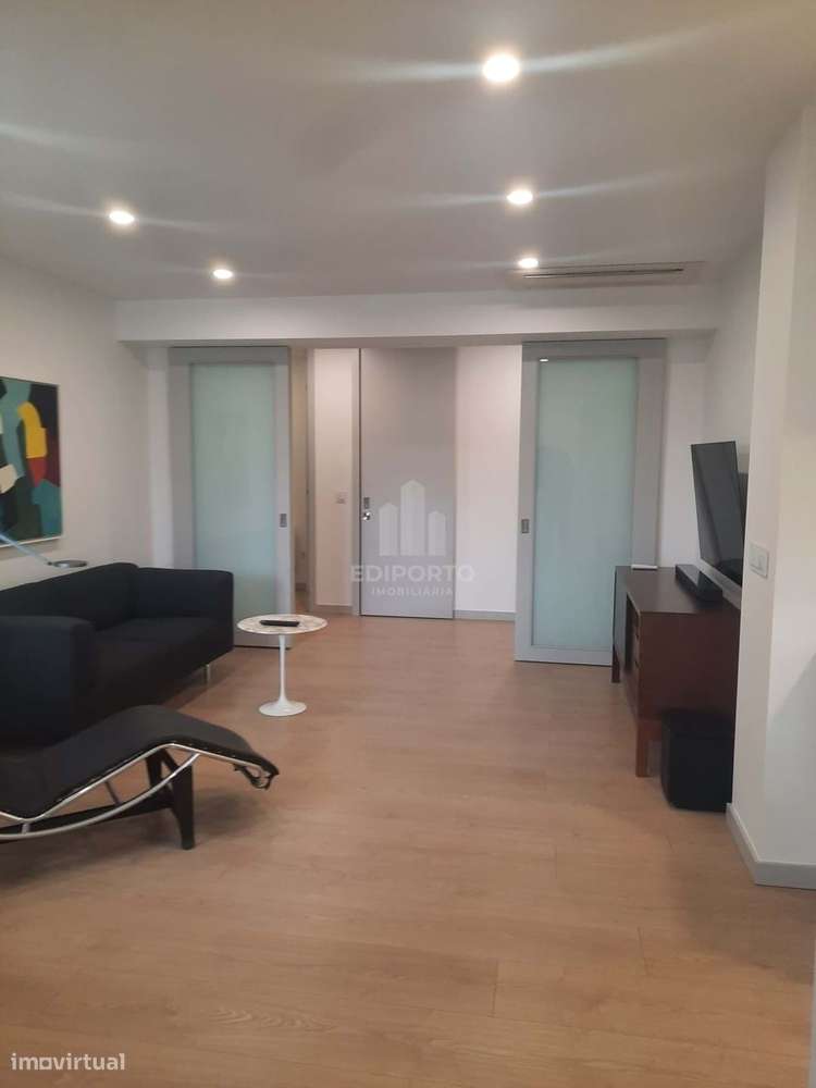 T2 COM GARAGEM E VARANDA   NO PORTO-8