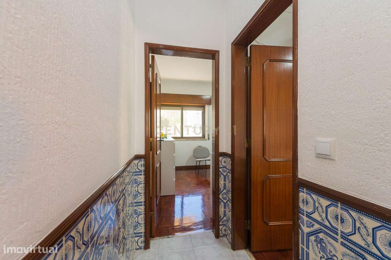 Apartamento T2 em bom estado, parcialmente remodelado-26