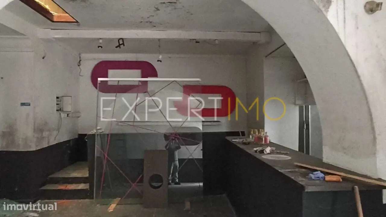 Prédio com estabelecimento comercial + T2+1 - Grande imagem: 4/25