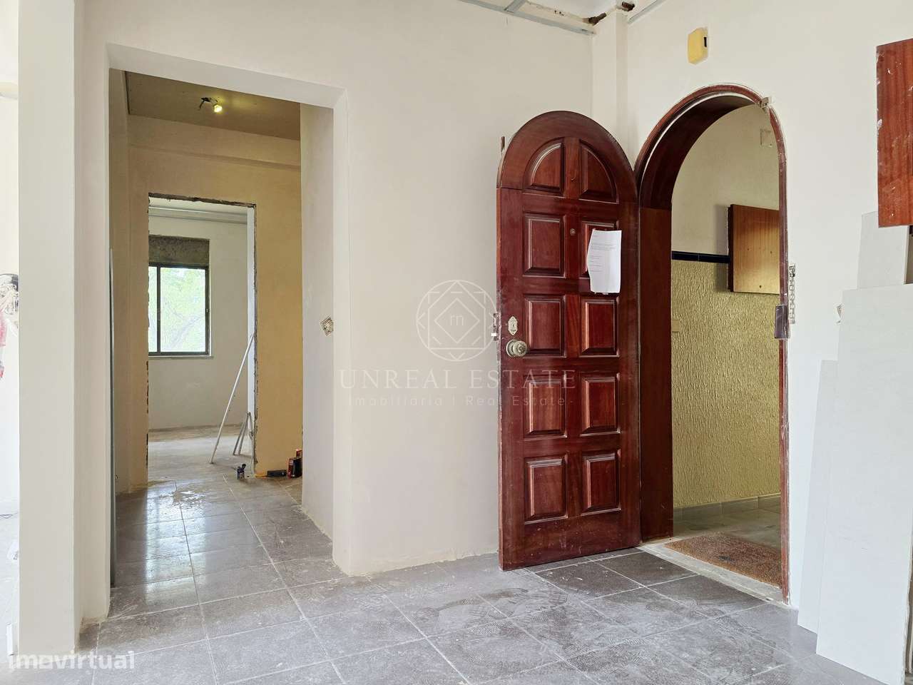 Apartamento T3 em Remodelação com Terraço de 80 m² e Parqueamento | Se-38