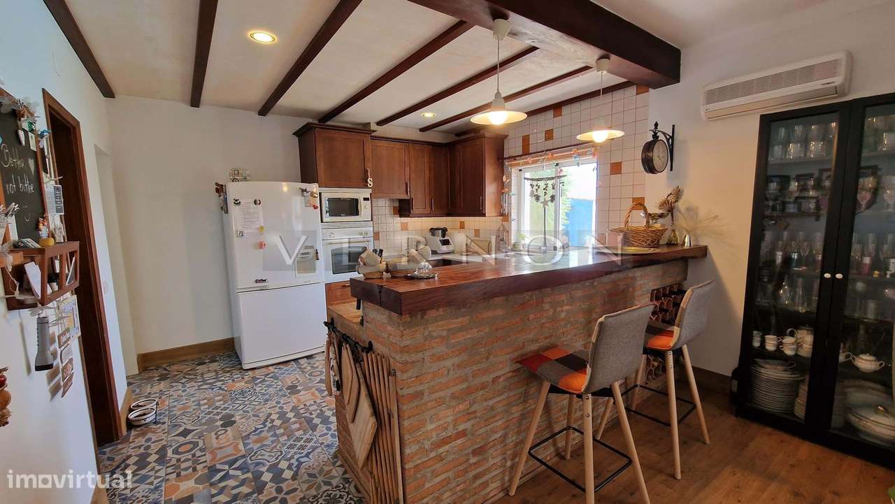 Charmosa e espaçosa moradia com 3 quartos e piscina para venda entre L-3