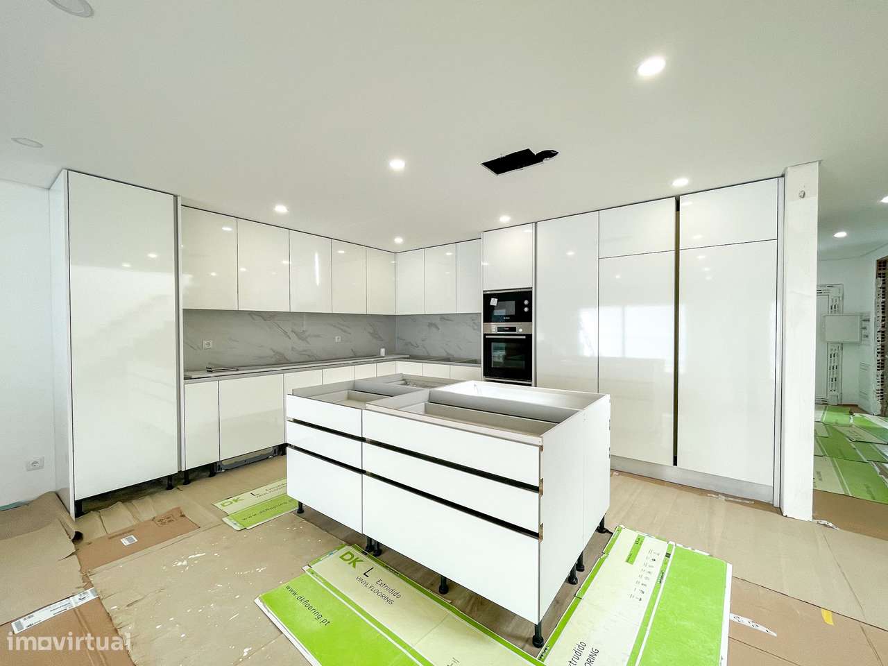 Moradia T4 com Piscina - Santa Iria de Azoia (Bairro da Salvação)-16