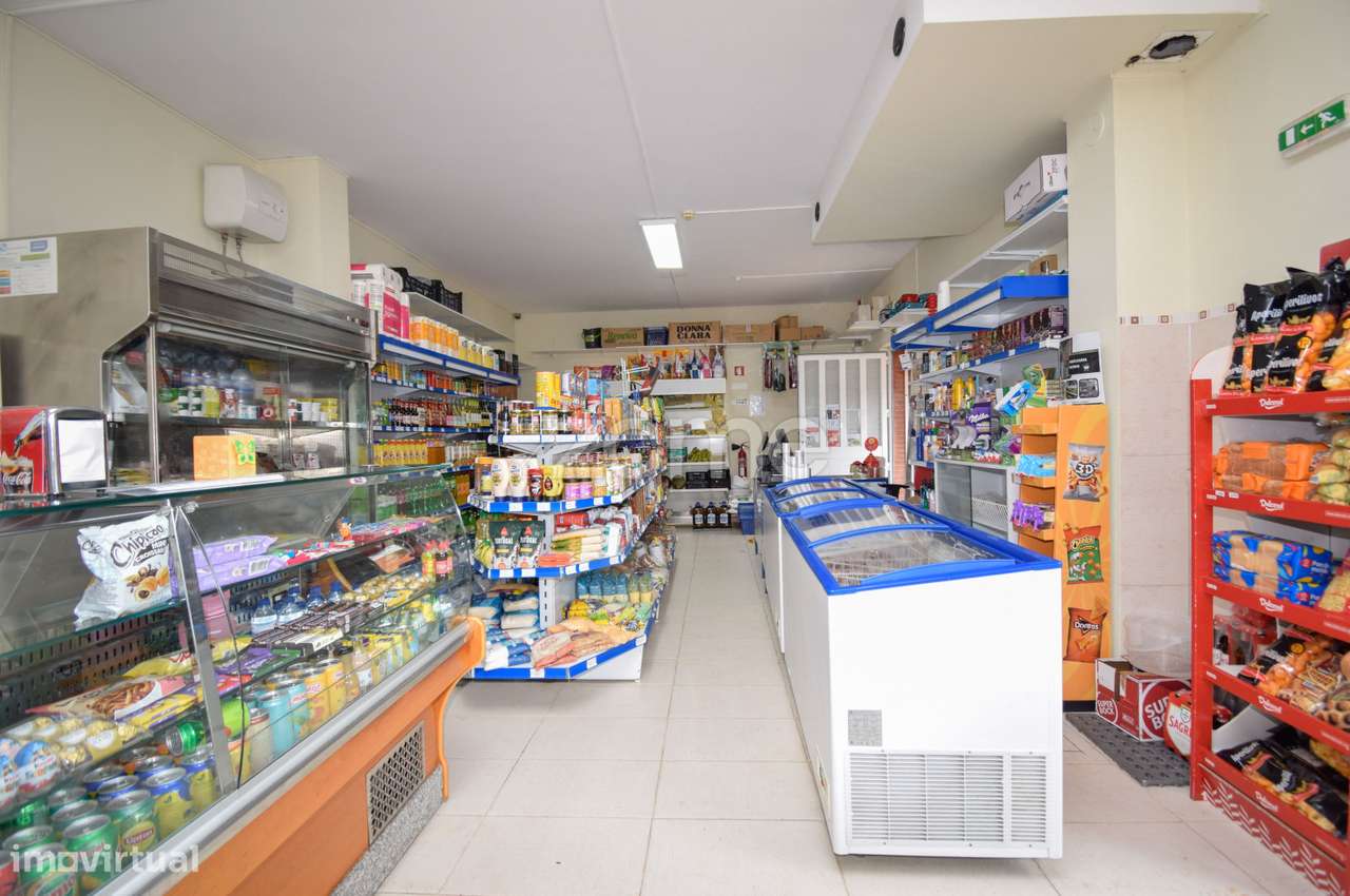 Mercearia e café completamente equipada na Adoroana - Grande imagem: 4/20