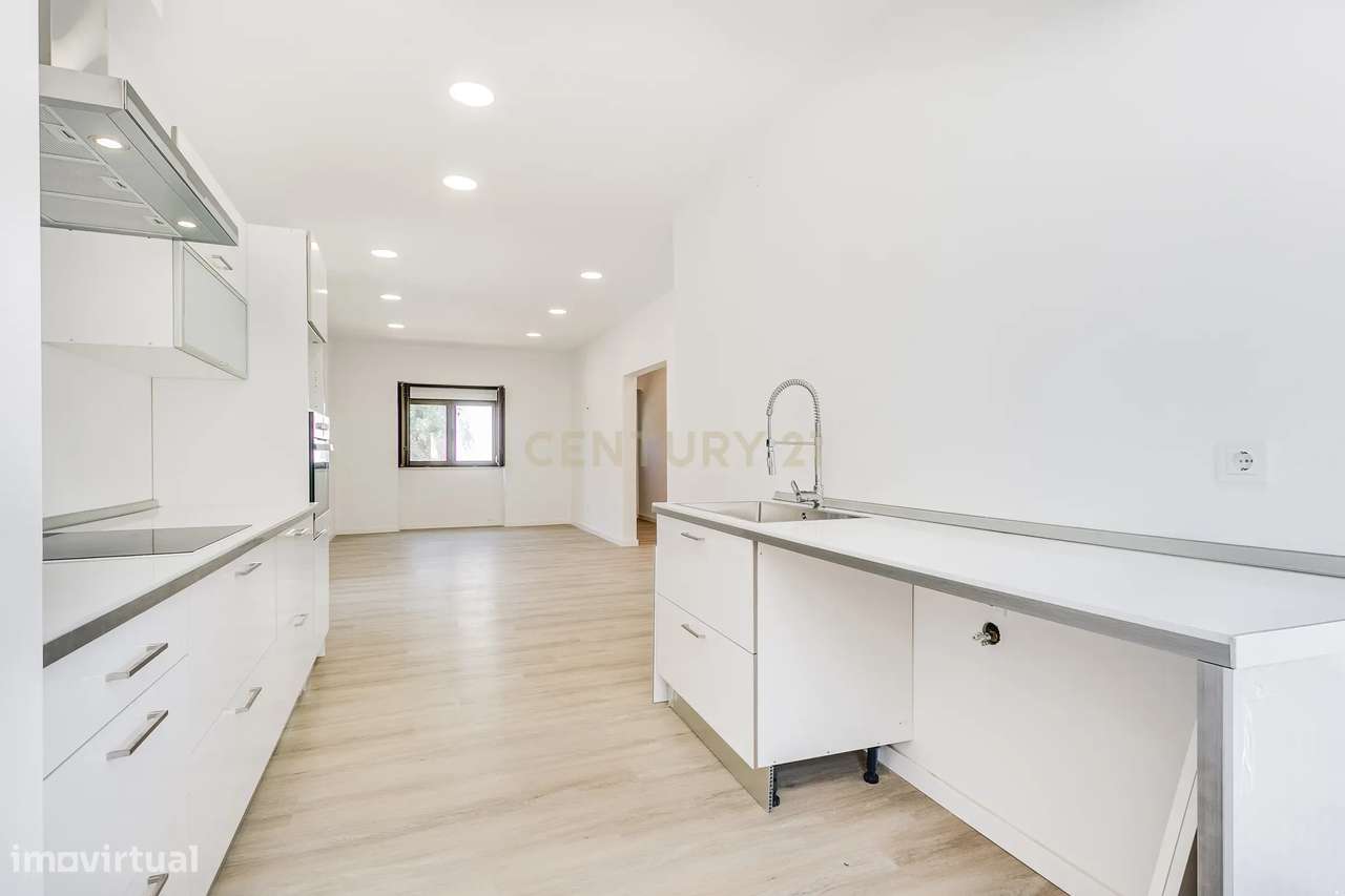 Moradia Térrea Renovada com 3 Quartos- Oportunidade Única em Lisboa! - Grande imagem: 4/28