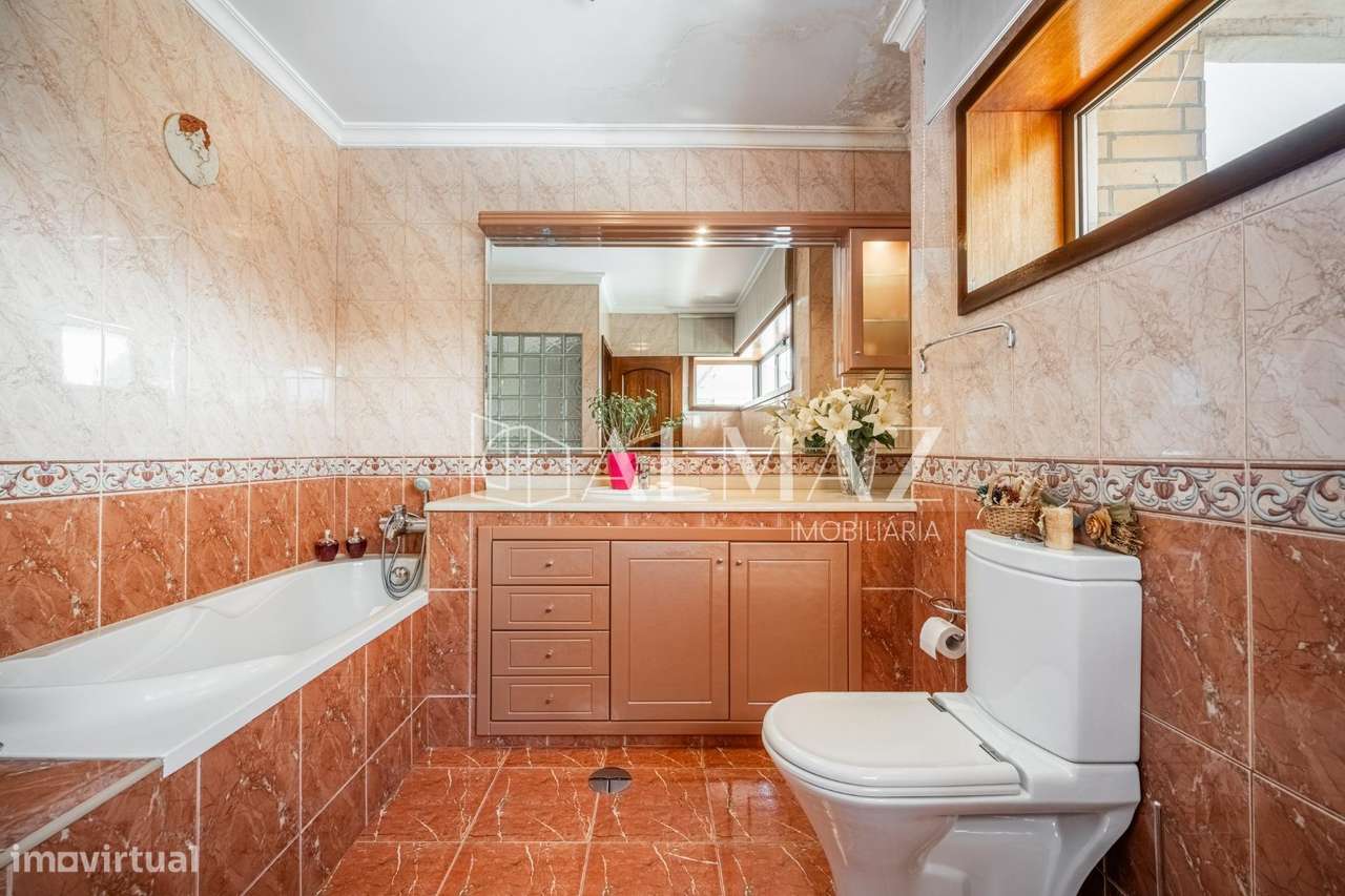Moradia de Gaveto T3 com Jardim, Churrasqueira e Garagem para 3...-22