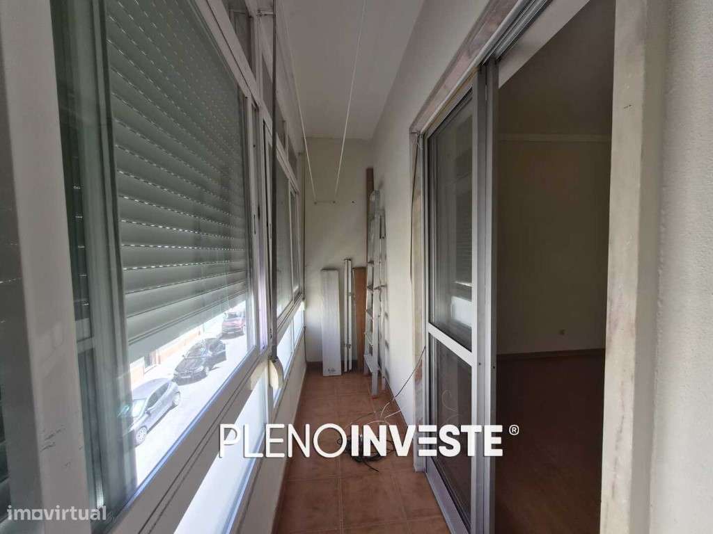 Apartamento T2 com Varandas na Torre da Marinha-7
