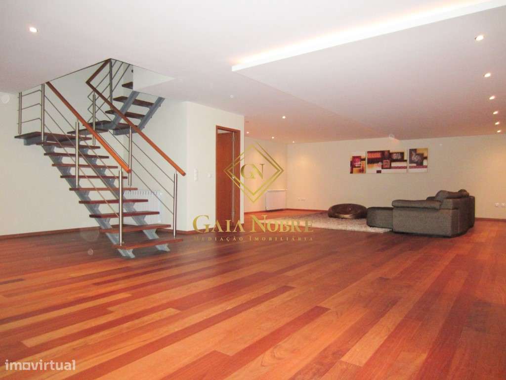 Moradia T4 + office em Pedroso-7