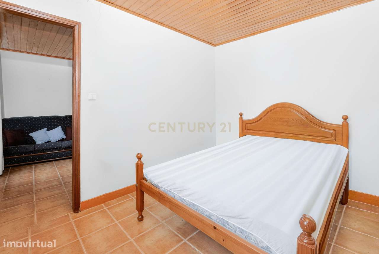 Oportunidade Única: Moradia T2 Tradicional nas Achadas da Cruz-10