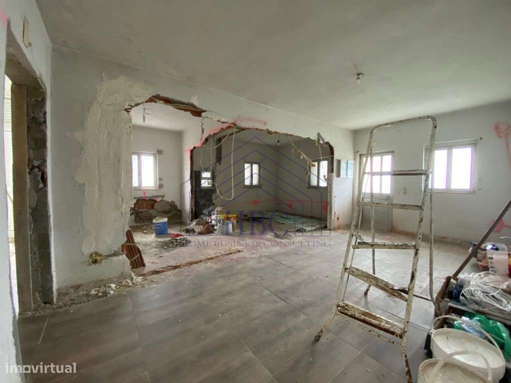 Moradia T3+1 com Grande Potencial na Lagoa de Albufeira - Sesimbra - Grande imagem: 5/54