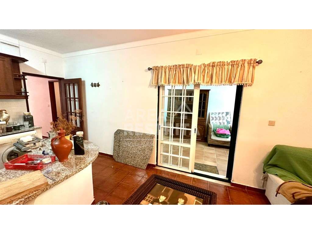 Moradia T3 em Banda - Churrasqueira, anexo e potencial para piscina...-21