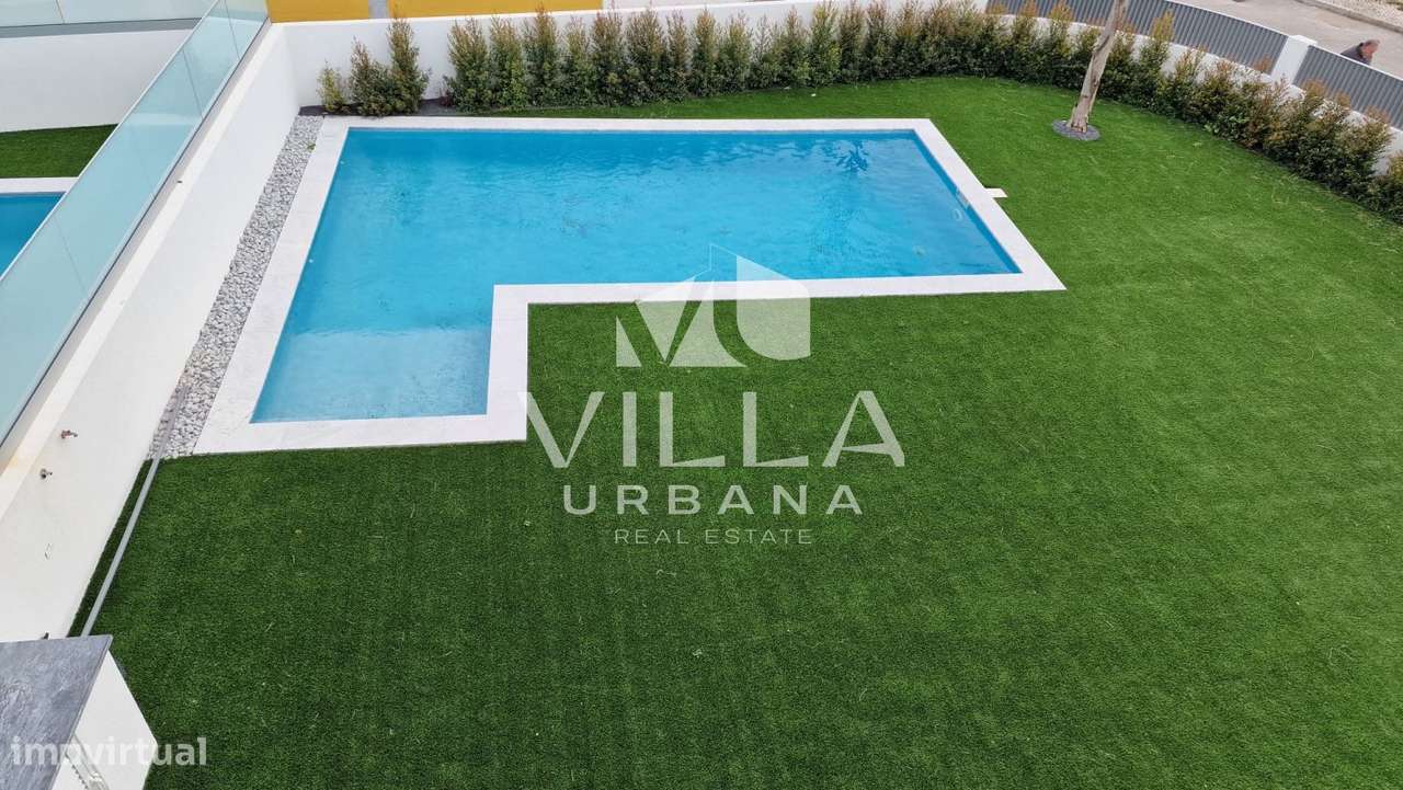 Moradia T3+1 no Centro da Charneca da Caparica-22