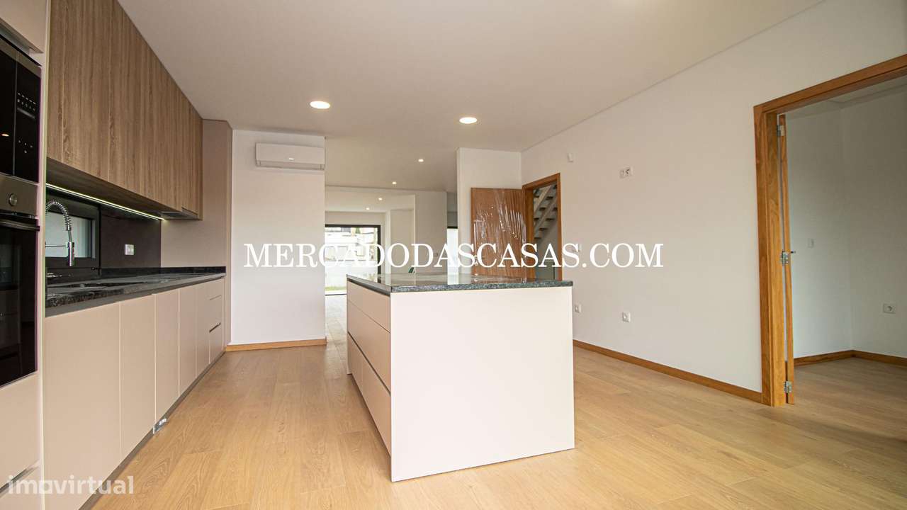 Moradia de Excelência em Lobão, bons acessos - Grande imagem: 4/25