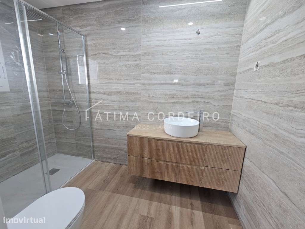 Moradia Isolada T4 Duplex Venda Almada-12