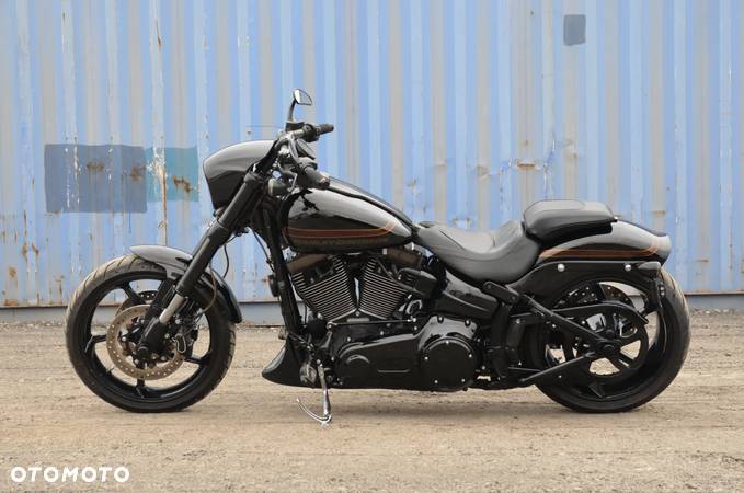 Harley-Davidson Softail Breakout - 3