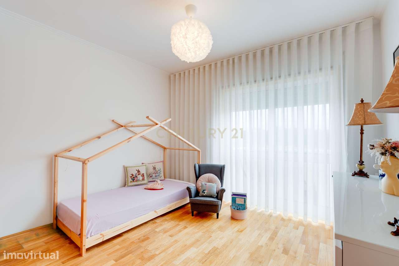 T2+2 Duplex c/ Sótão amplo (248m²) | S. Félix Marinha-8