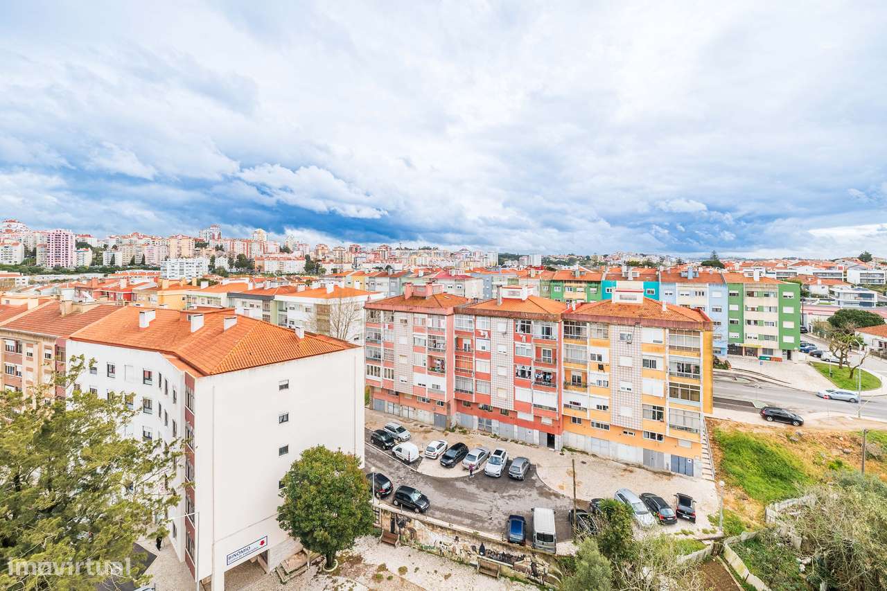 T3 em Mem Martins muito luminoso-35