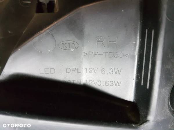 KIA PRO CEED GT HALOGEN PRAWY LED DRL - 4