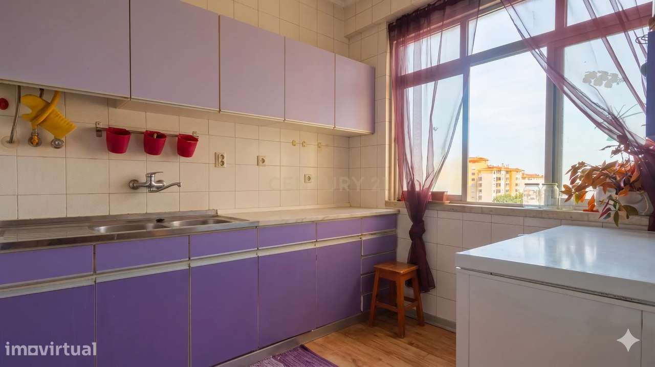 Apartamento T2 com Varanda na Venteira, Amadora-9