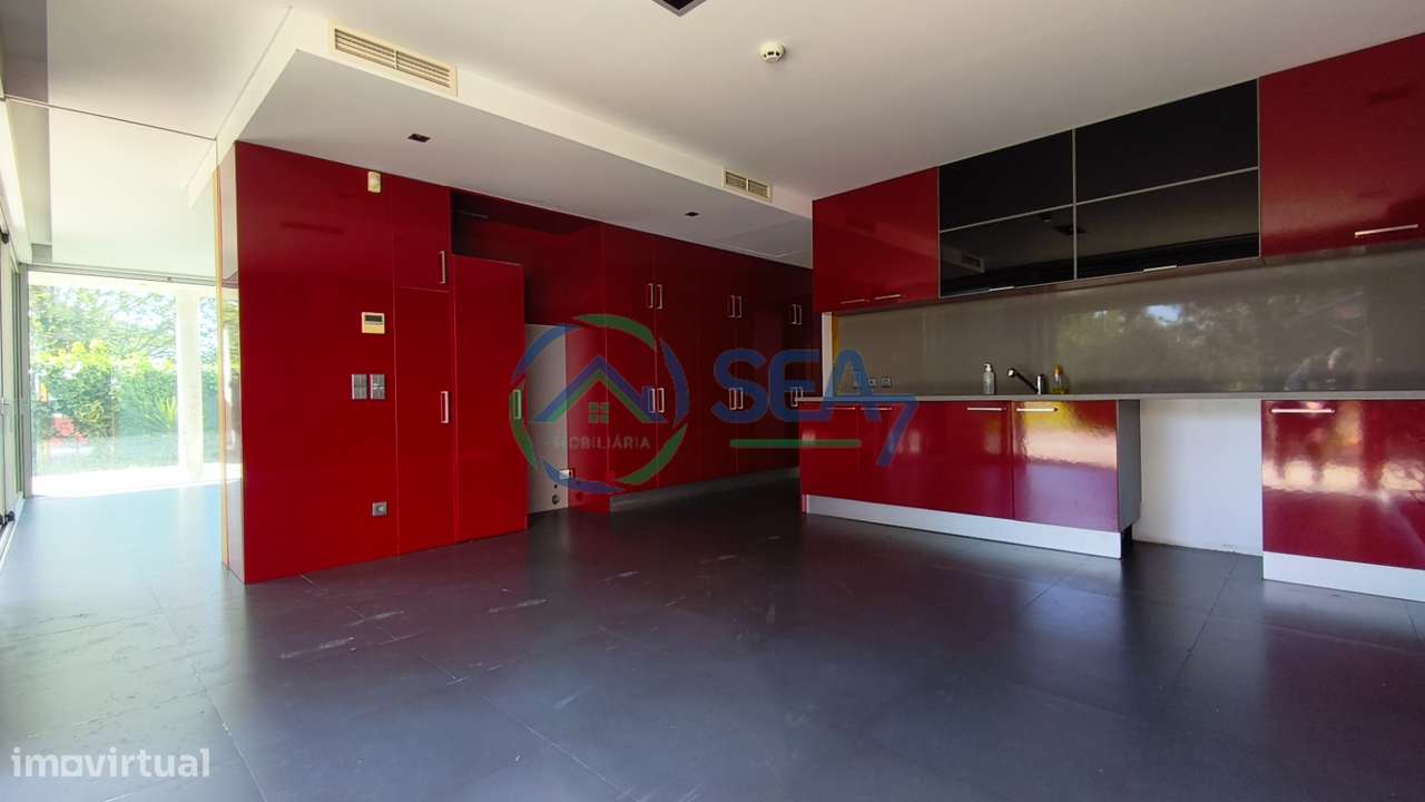 Moradia T6 com grande terreno, Meadela-16