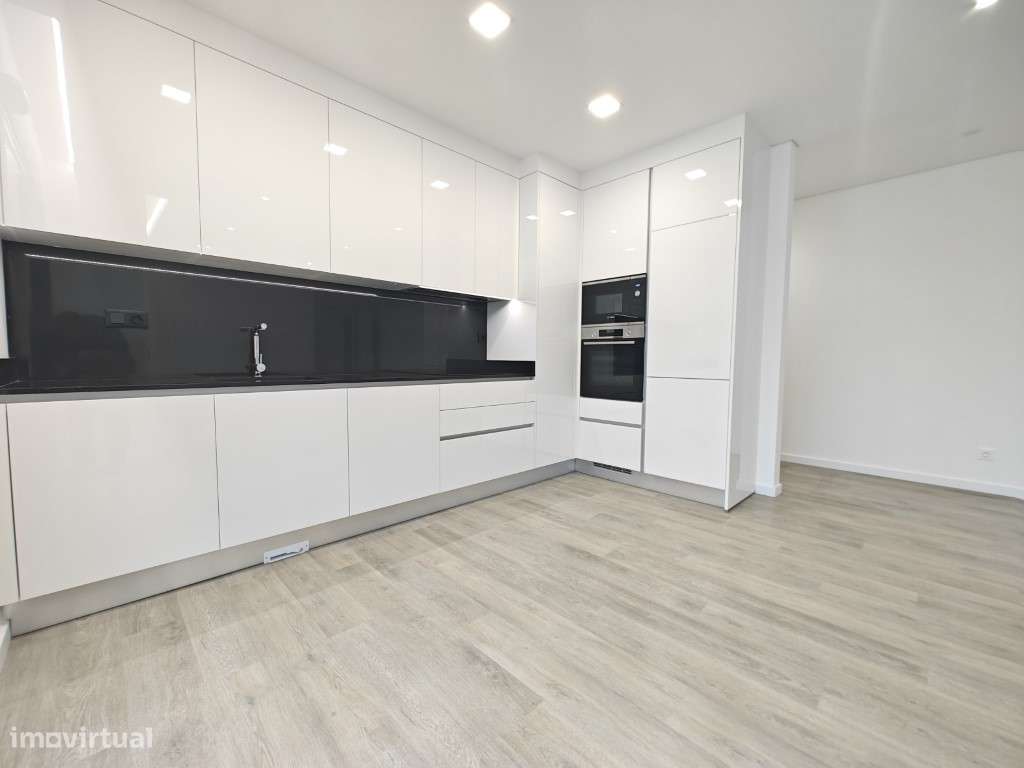 Apartamento junto à Praia da Consolação para arrendamento anual - Grande imagem: 2/13