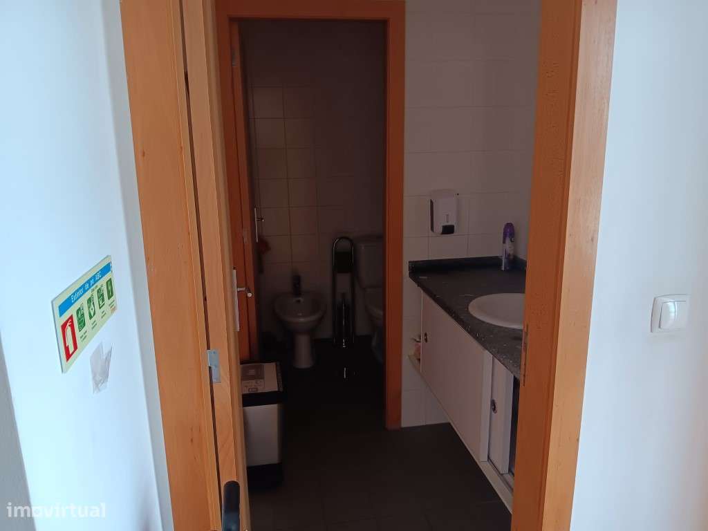 Escritório c/ garagem na Zona Industrial da Maia - Grande imagem: 4/6