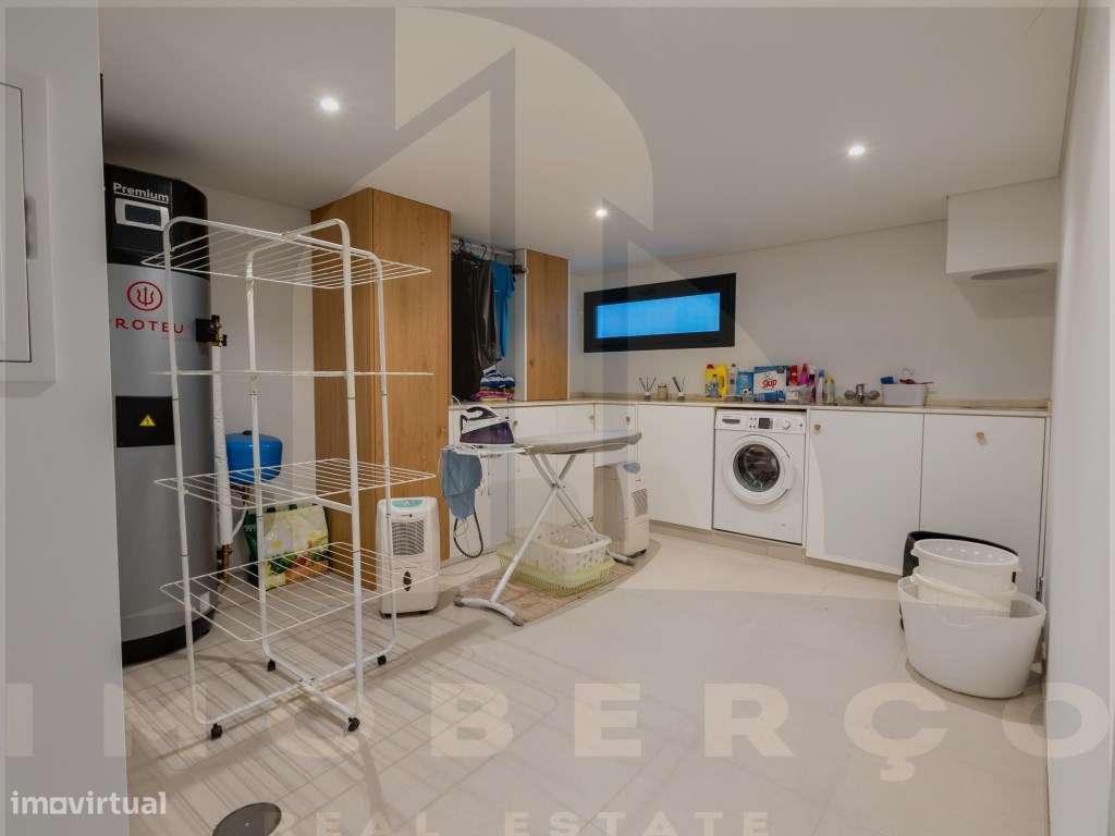 Moradia T3 de Luxo em Creixomil - Como Nova-39