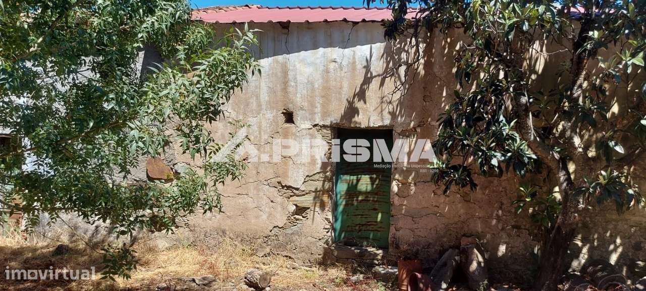 Moradia para Recuperar com Excelente Potencial - Grande imagem: 3/10