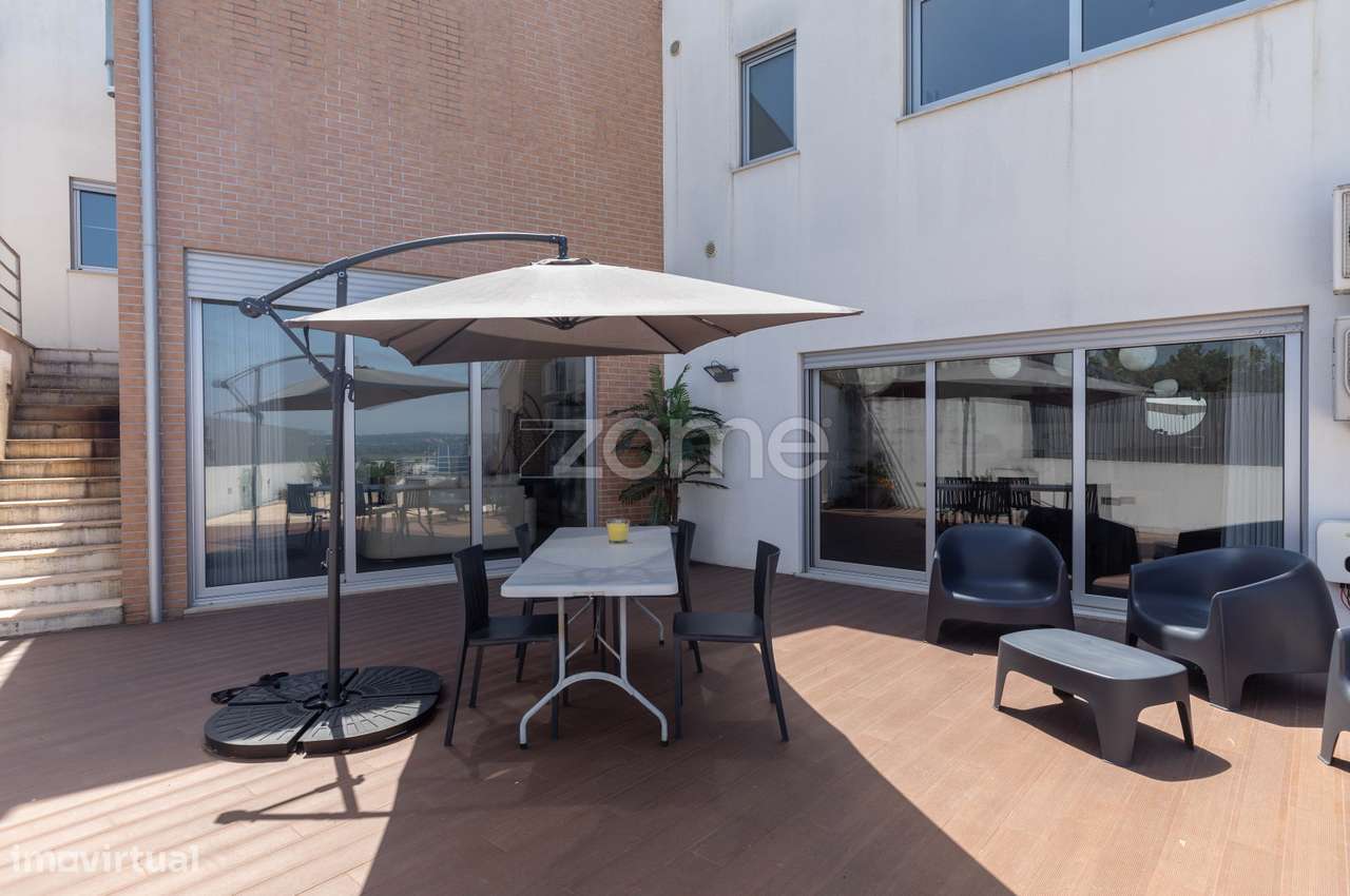 Moradia Moderna em Taveiro, Coimbra com Vistas Desafogadas-27