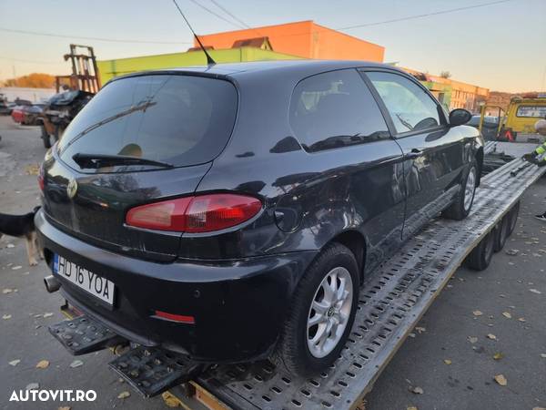 usa portiera fata stanga dreapta pompa abs servodirectie frana vacuum spirala volan chit ambreaj Alfa Romeo 147 motor 1.9JTD dezmembrez - 2