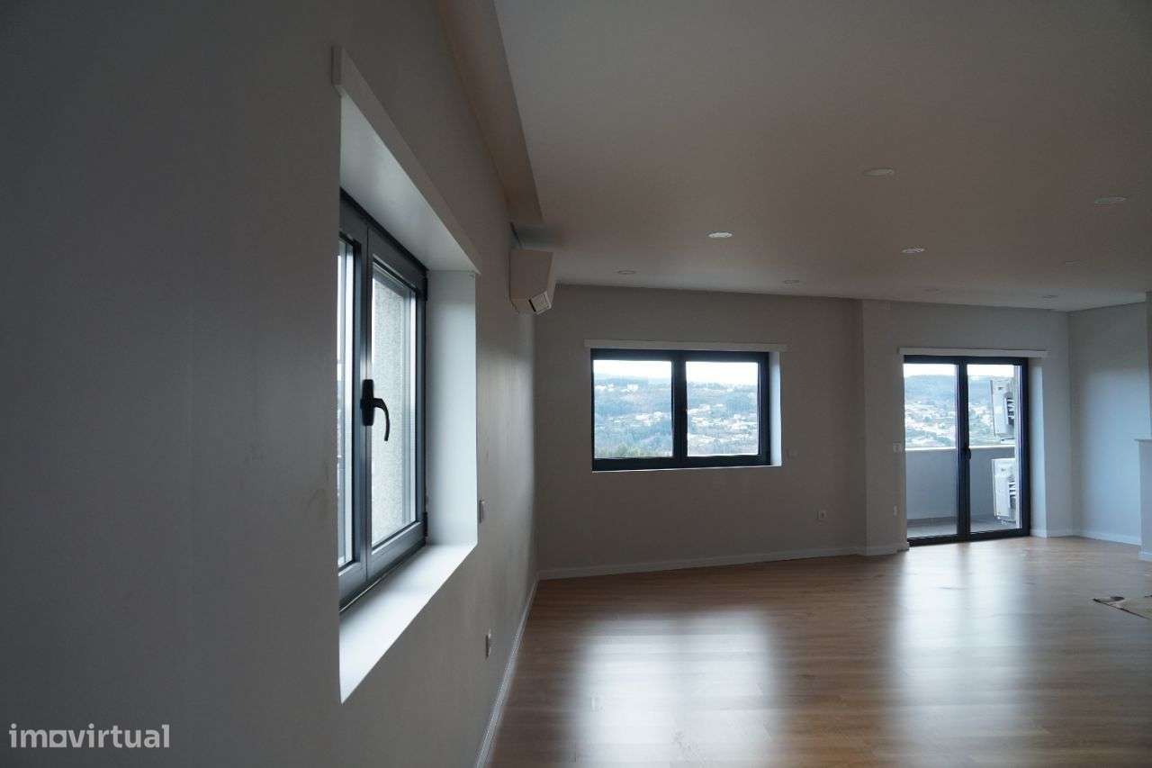 APARTAMENTO T4+1 no CENTRO de Oliveira de Azeméis - Grande imagem: 5/21