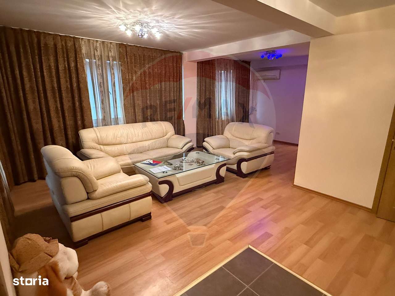 VANZARE Apartament cu 3 camere in zona Voluntari-0