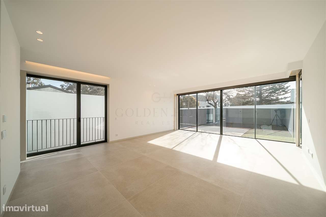 Moradia T4 de Luxo em Canidelo com Vista Mar | Golden Hour Real Estate - Grande imagem: 4/27