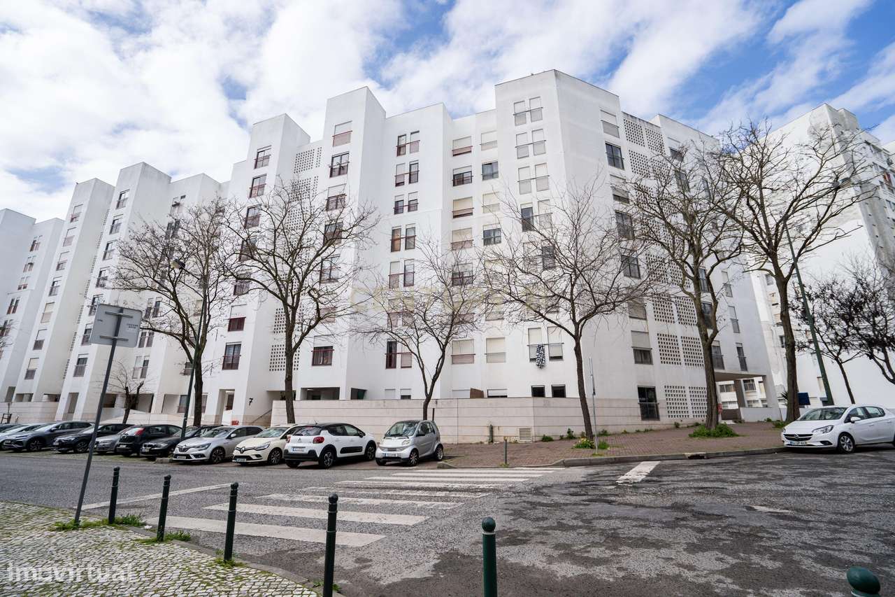 T3 com espaço exterior em Marvila – Excelente oportunidade em zona em-23