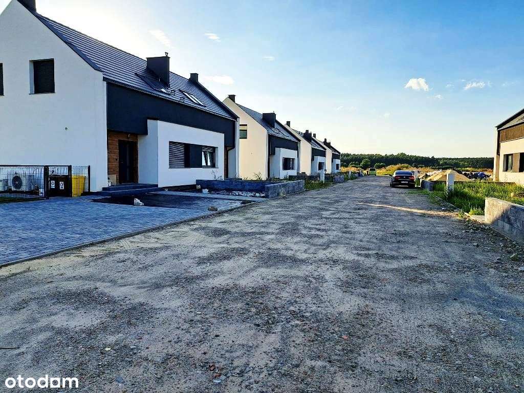 Nowoczesny dom z 4 sypialniami  i z przestronną działką.-6