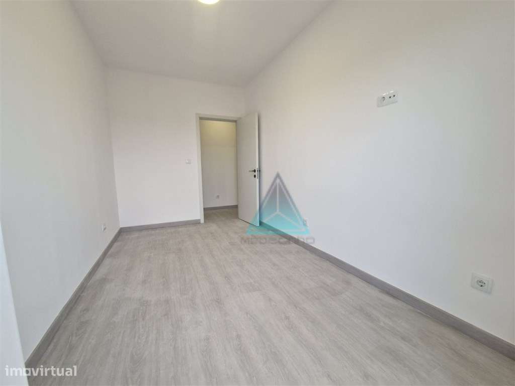 OPORTUNIDADE * * T4 SEIXAL * * REMODELADO * * VISTA RIO-15