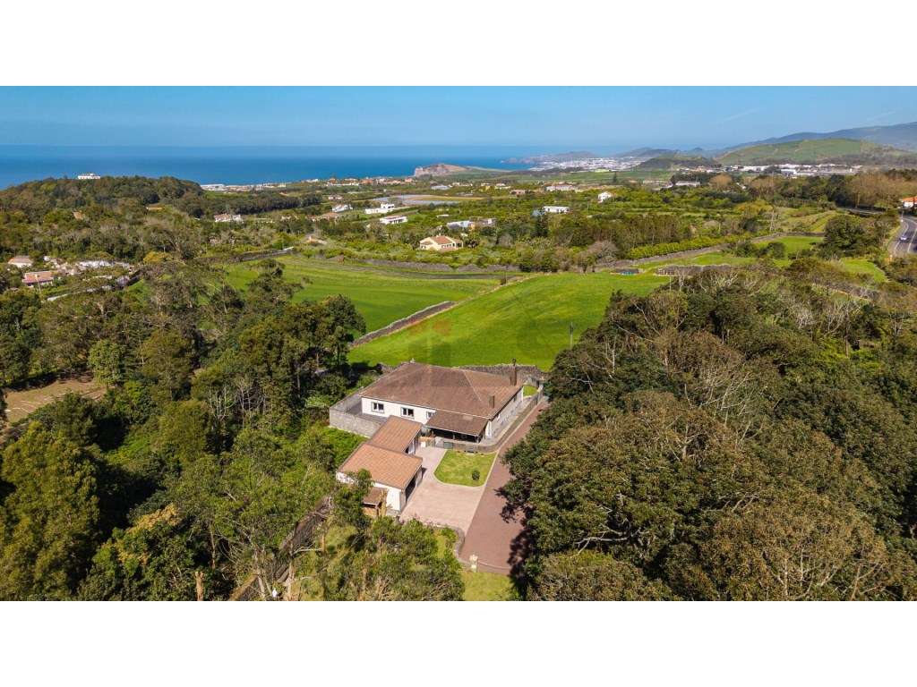 Moradia T3 Contemporânea com Grande Jardim em Rabo de Peixe , São M...-40