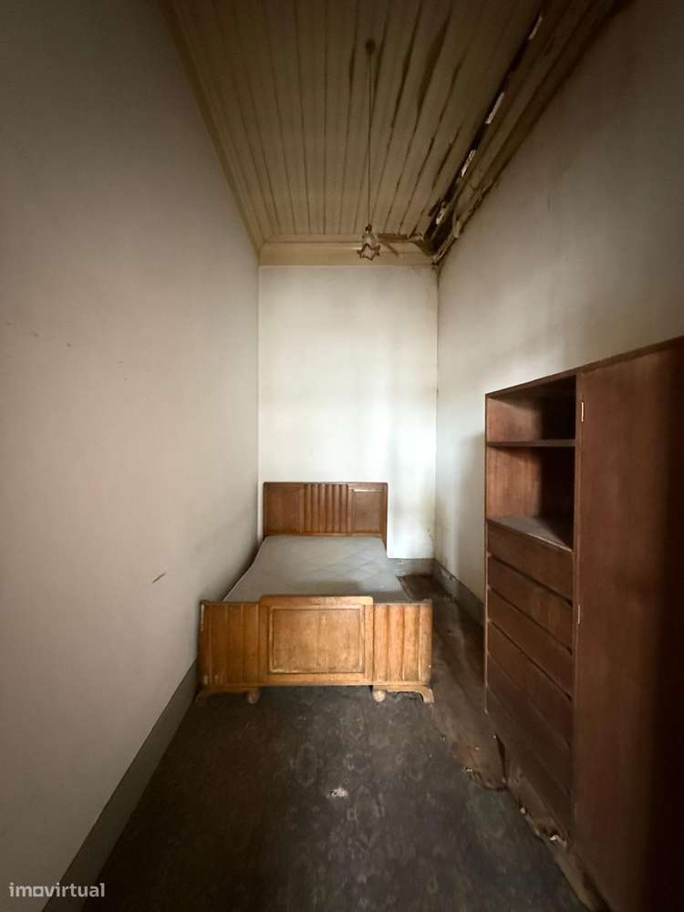 Moradia de Traça Apalaçada com Lojas  no Centro Histórico de Ovar-16