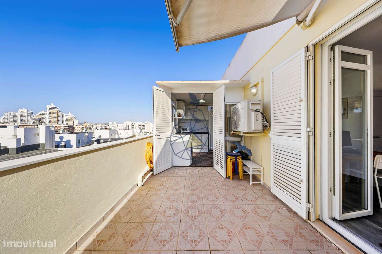 Apartamento Duplex T3 mobilado,  3 casa de banho ,Terraço, Vista Mar A-45