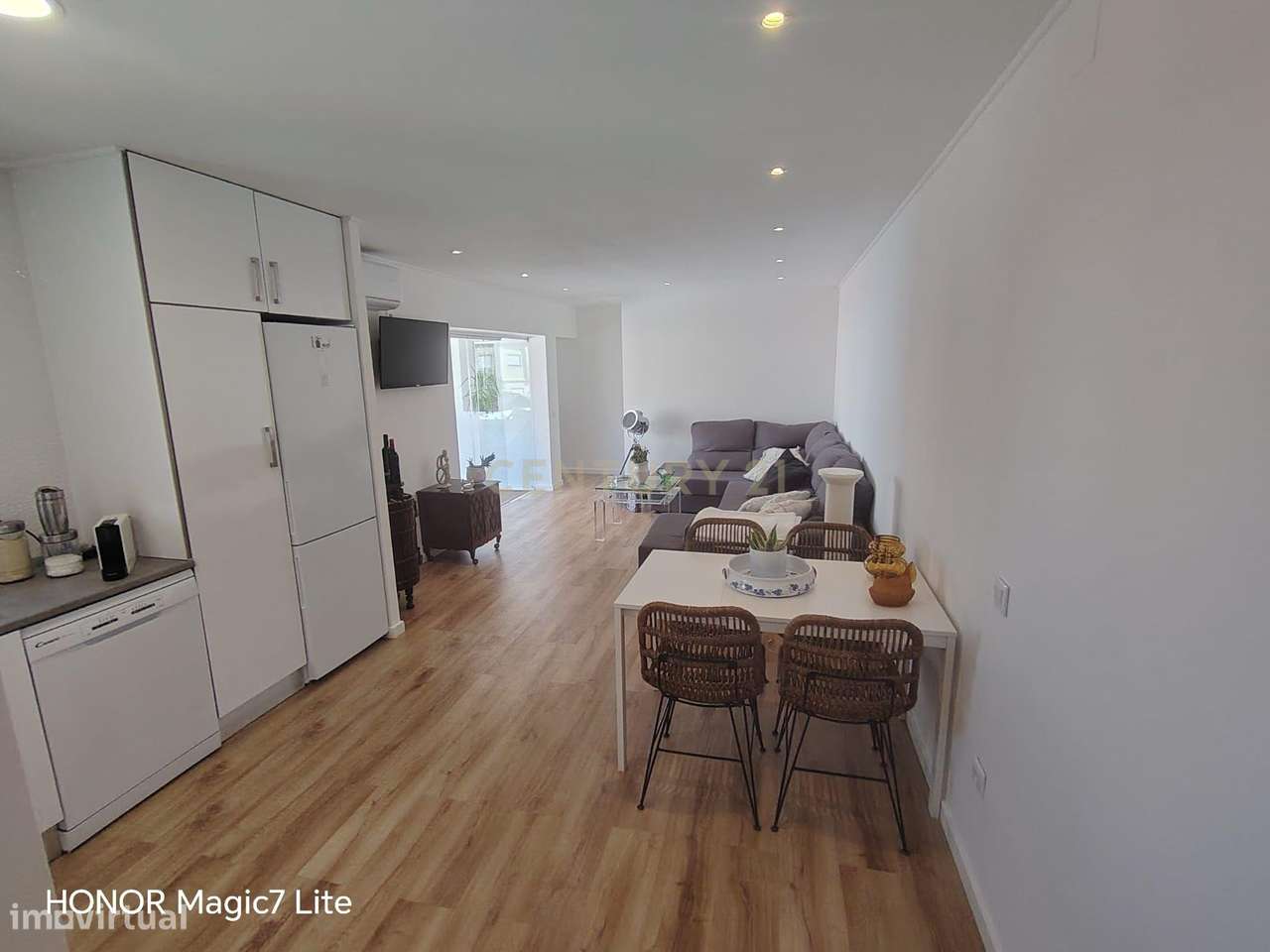 Apartamento Renovado em Quarteira com Vista Panorâmica - Grande imagem: 4/17